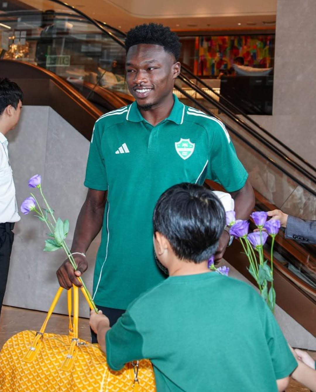 准备参加沙特超级杯,吉达国民全队已抵达中国香港