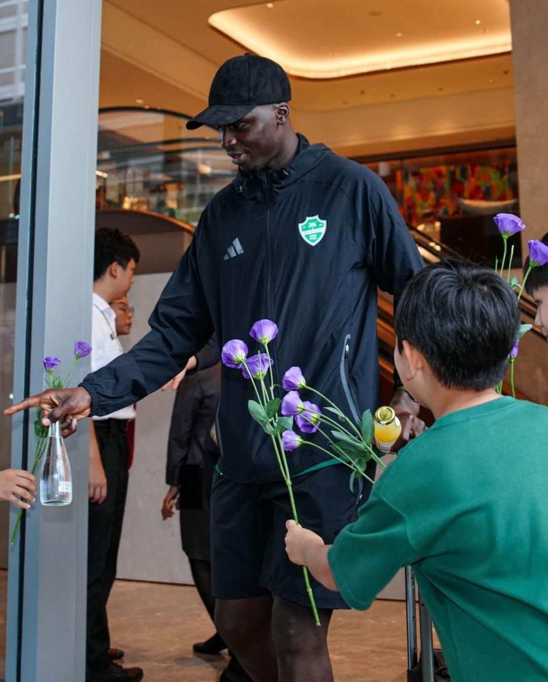 准备参加沙特超级杯,吉达国民全队已抵达中国香港