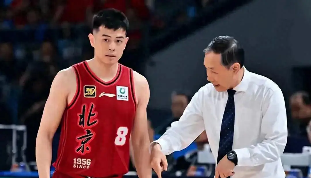 方硕：希望赵睿为球队付出更多力量，球迷：你少上点比啥都强