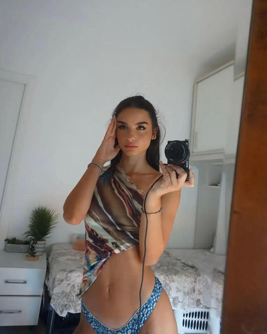 斗球直播-性感丨意甲场边有道风景线