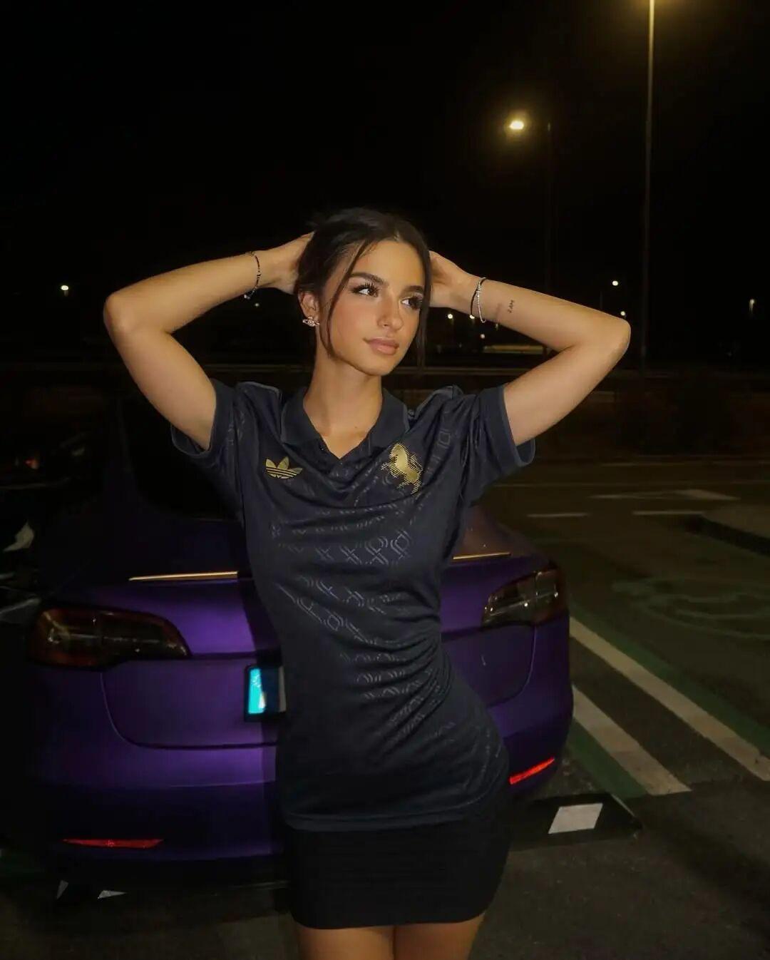 斗球直播-性感丨意甲场边有道风景线