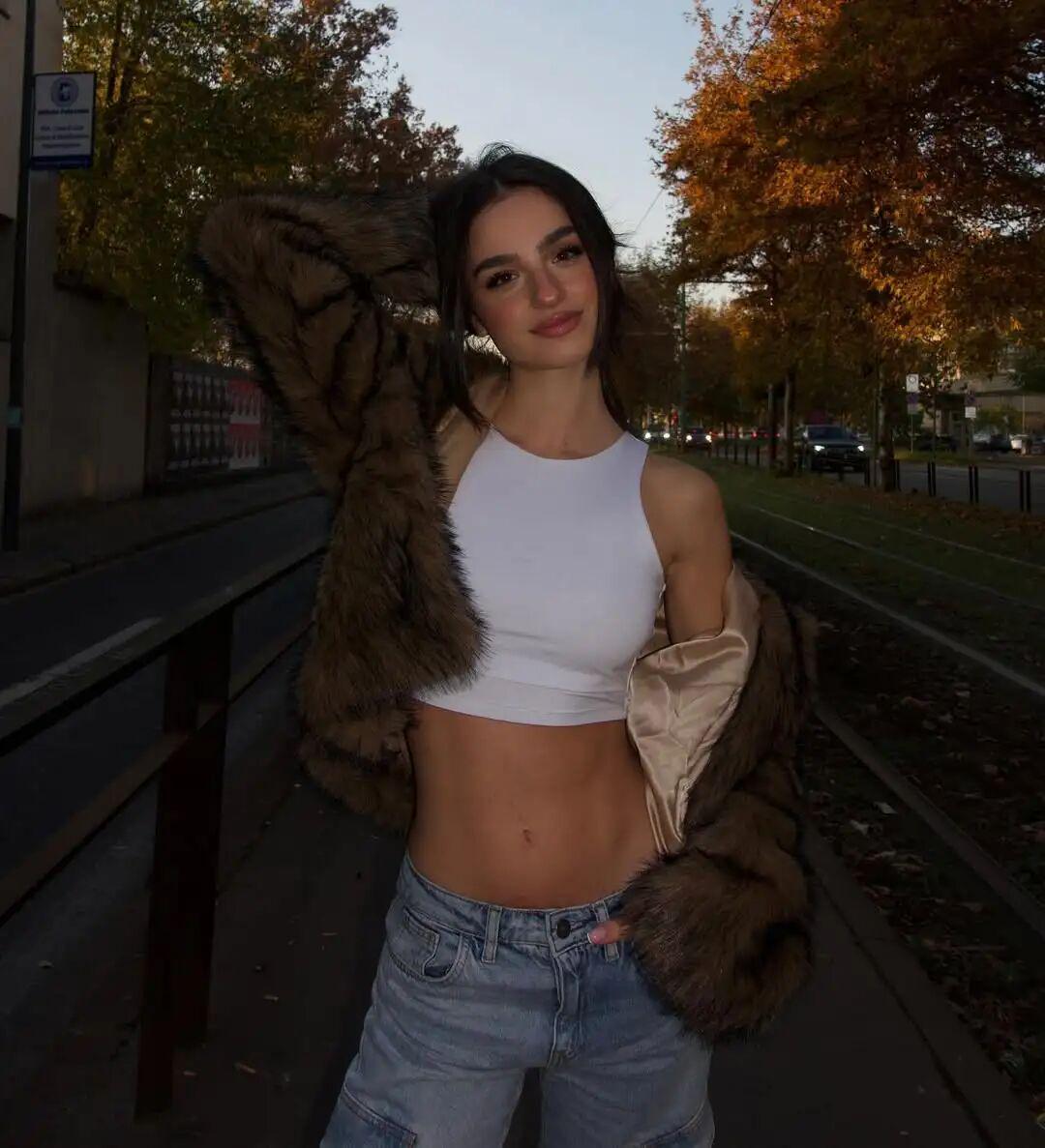 斗球直播-性感丨意甲场边有道风景线