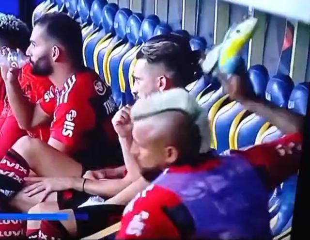 足球直播-世俱杯前最后一战枯坐替补板凳 比达尔怒摔球鞋！